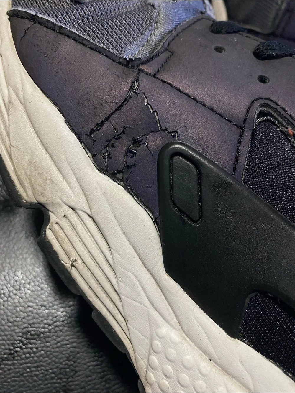Nike Men’s Huarache Sneakers in Grey and Black Size 11